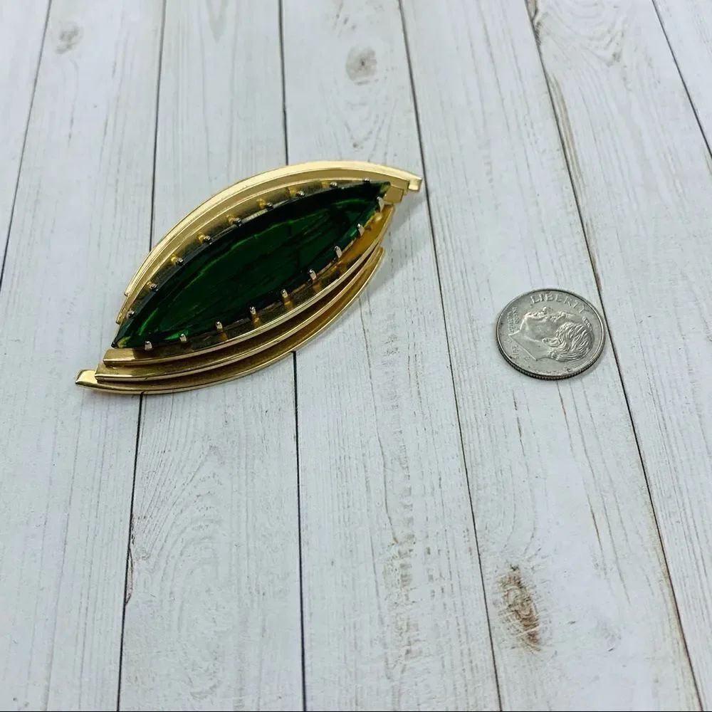 VTG Green Glass Gold Brooch